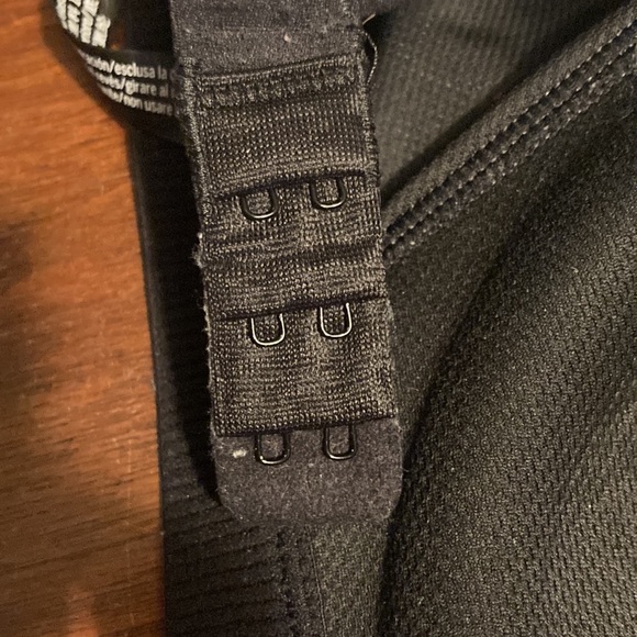 Victoria’s Secret Sport Bra 34C black / white silver glitter cross back sparkly - Picture 6 of 6